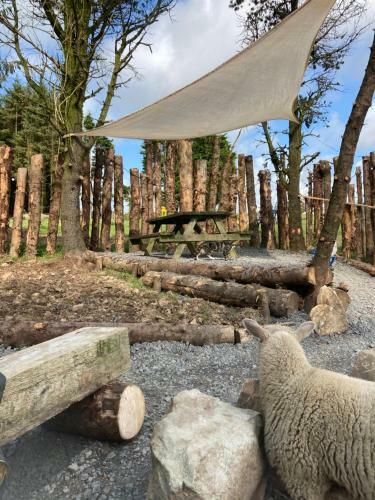 Apartamento Yurt With Log Burner & Pizza Oven By The Pond