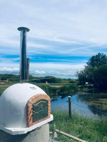 Apartamento Yurt With Log Burner & Pizza Oven By The Pond