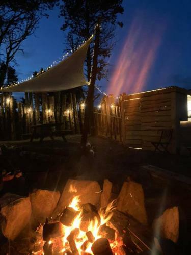 Apartamento Yurt With Log Burner & Pizza Oven By The Pond