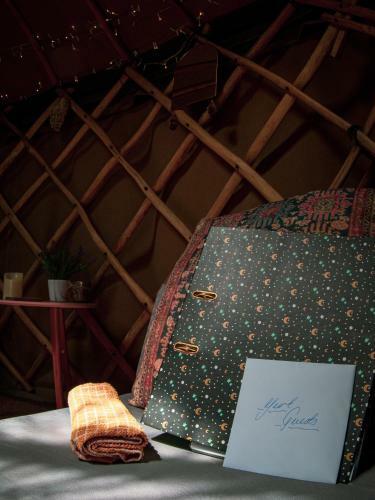 Apartamento Yurt With Log Burner & Pizza Oven By The Pond