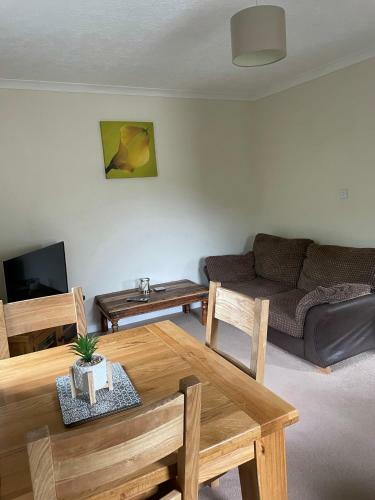 Two Bedroom Apartment- Private Parking-tenby