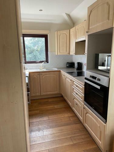Two Bedroom Apartment- Private Parking-tenby