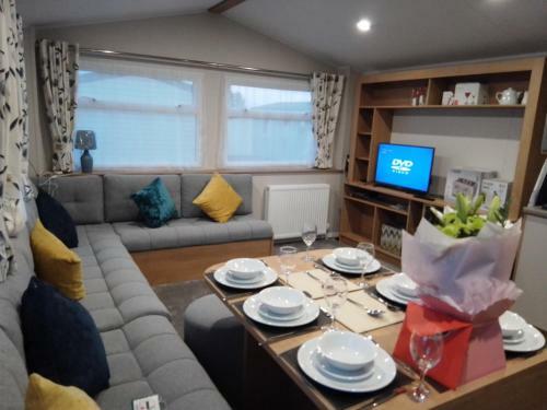 3 Bed ,sleeps 8 Caravan California Cliffs Holiday Park