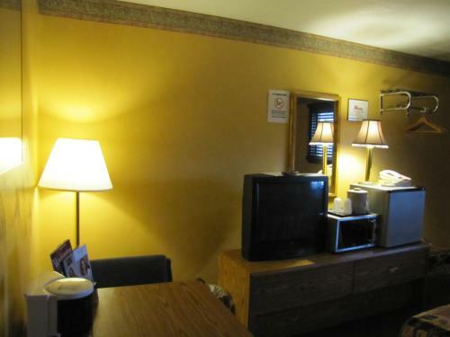 Motel Colonial Inn Mercer-grove City