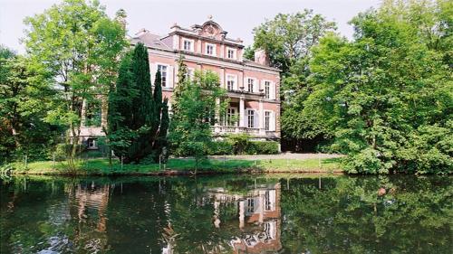 Bed & Breakfast Le Ch�teau De Philiomel