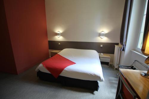 Logis L'arbousier - Hotel De La Paix