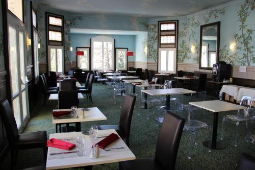 Logis L'arbousier - Hotel De La Paix