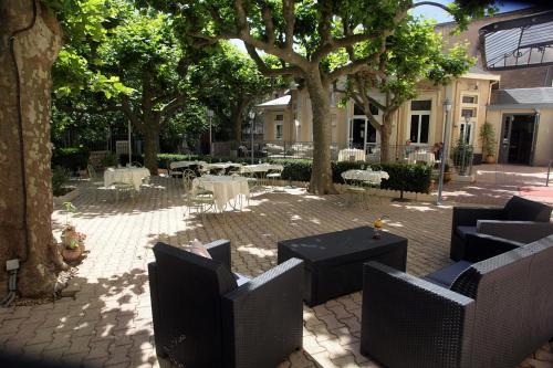 Logis L'arbousier - Hotel De La Paix