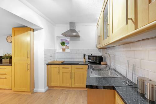 Apartamento Pinewood Studios Bright 4 Bed 2 Bath House Near Slough