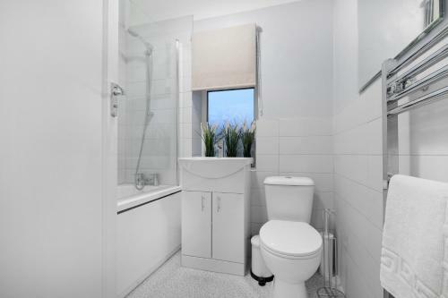 Apartamento Pinewood Studios Bright 4 Bed 2 Bath House Near Slough