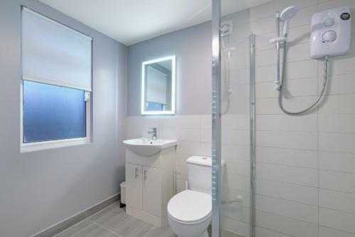 Apartamento Pinewood Studios Bright 4 Bed 2 Bath House Near Slough