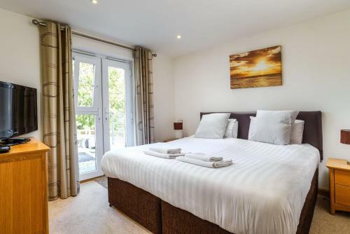 Amazing Sea Views From This Modern 1 Bedroom Apartment