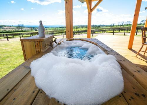 Heartland With Hot Tub