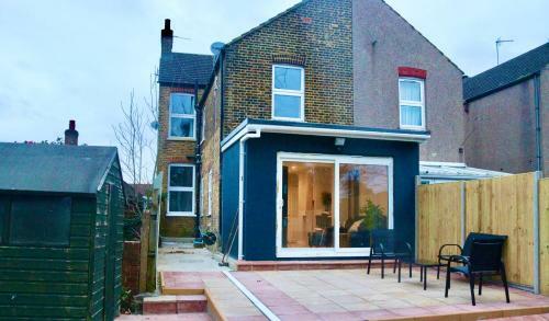 Beautiful Studio Apartment In A House With Parking