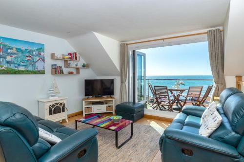 Panoramic Sea Views From This 2 Bedroom Cornish Townhouse