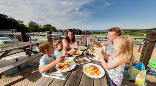 Modern Sea View Holiday Home Isle Of Wight