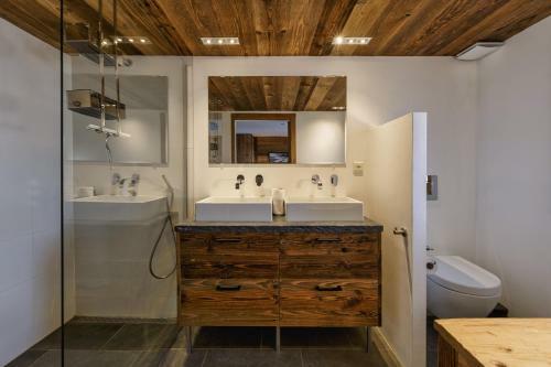 Beautiful Ski In-out Chalet W Sauna And Fireplace