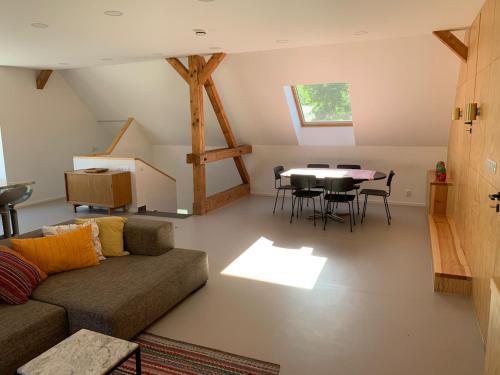Fox - Comfortable 3 Bedroom Apartment 160 Sqm