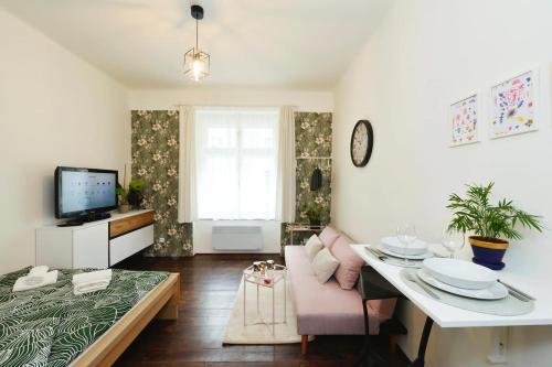 Lazy Sofa � Apartment