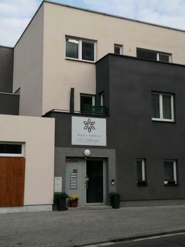Apartm�ny U St?�brn�ch