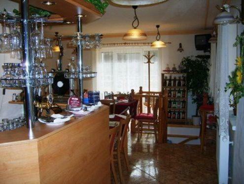 Hostal Restaurace A Penzion O�za