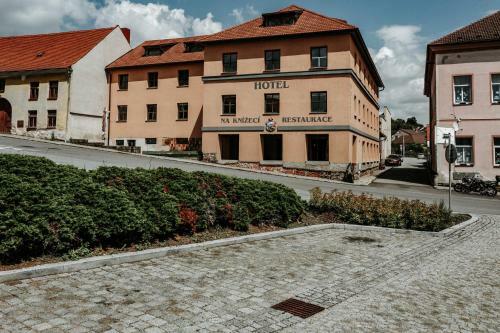 Hotel Na Kn�?ec� Husinec