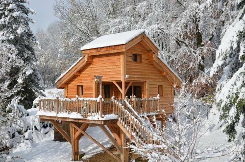 Cabane Perch�e De L'or�e Des Bornes