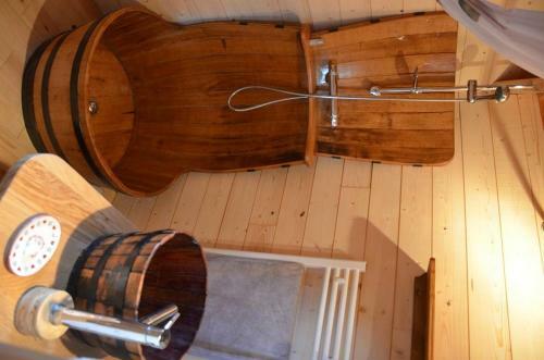 Cabane Perch�e De L'or�e Des Bornes