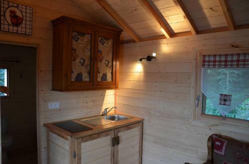 Cabane Perch�e De L'or�e Des Bornes