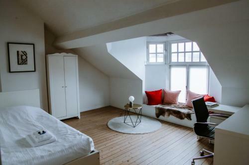 Spacious Belle Epoque House With Free Parking