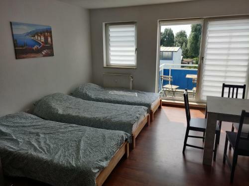 Apartamento Bright Maisonette Apt, 2 Baths, 2 Balcony, 200mbit, Dishwasher, Washdryer, Full Kitchen