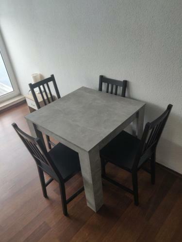 Apartamento Bright Maisonette Apt, 2 Baths, 2 Balcony, 200mbit, Dishwasher, Washdryer, Full Kitchen