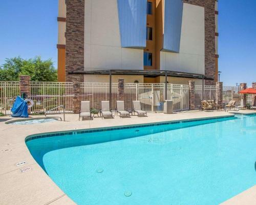 Hotel Comfort Suites Univ. Of Phoenix Stadium Area