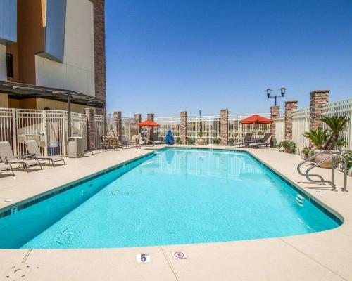Hotel Comfort Suites Univ. Of Phoenix Stadium Area