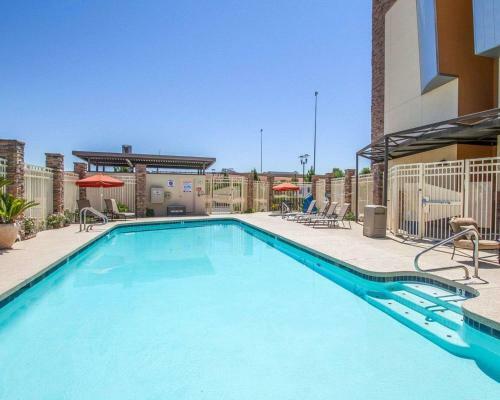 Hotel Comfort Suites Univ. Of Phoenix Stadium Area