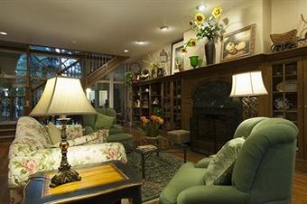 Hotel Highland Lake Inn & Resort - Flat Rock