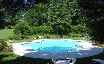 Hotel Highland Lake Inn & Resort - Flat Rock
