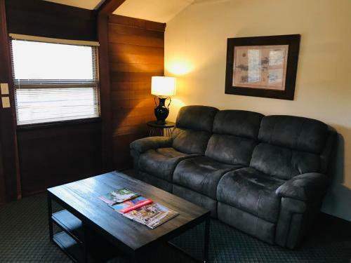 Mill House Lodge - Flat Rock
