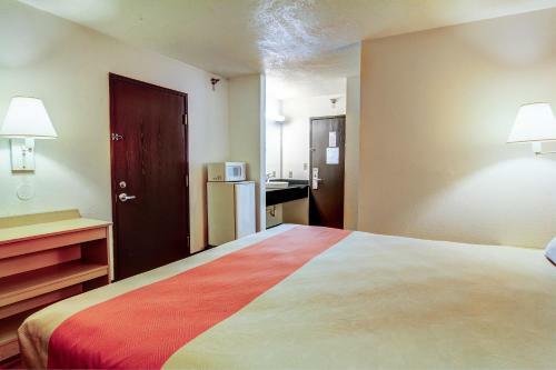 Motel 6 - Columbia
