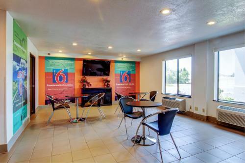 Motel 6 - Columbia