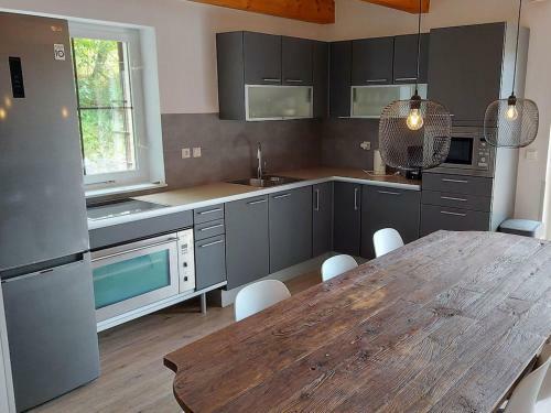 Spacious Villa In Krkono?e Mountains With Hot Tub