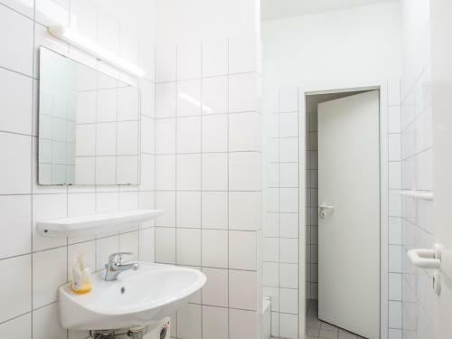 Spacious And Modern Furnished Apartment For 10 Guests