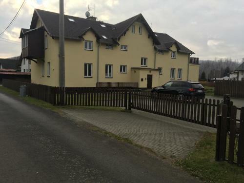 Horsk� Apartm�n V Karlovic�ch (Karlovick� Dv?r)