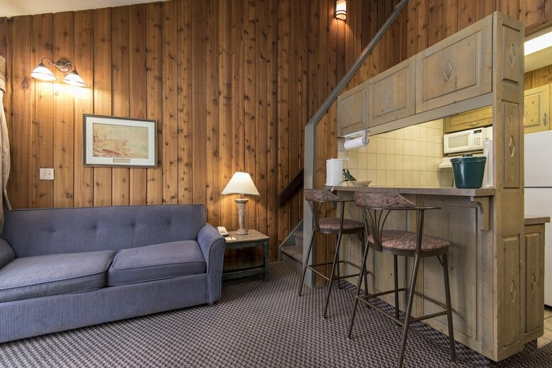 Hotel Douglas Fir Resort And Chalets