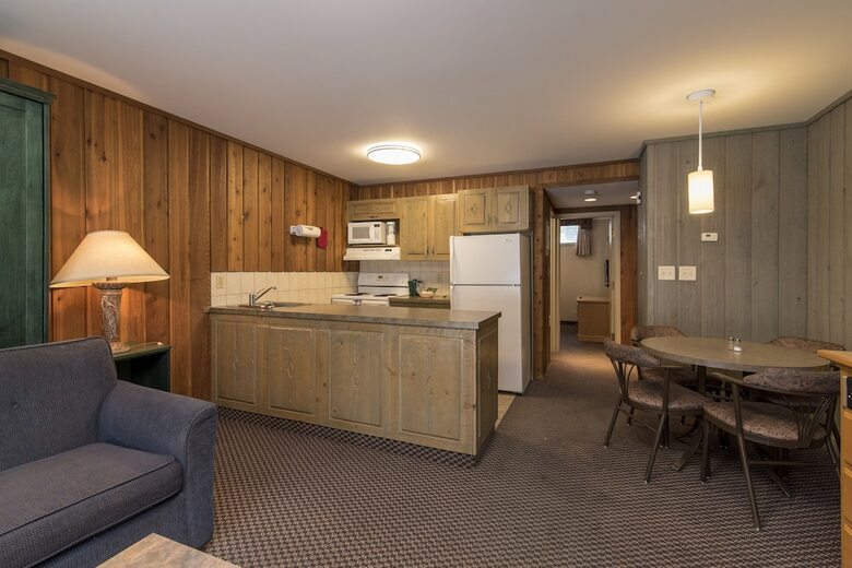 Hotel Douglas Fir Resort And Chalets