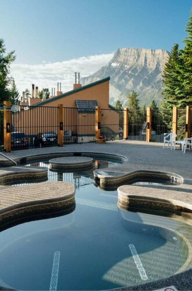 Hotel Douglas Fir Resort And Chalets