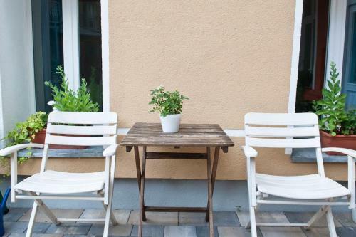 Beautiful Park Apartment For 4 Guests