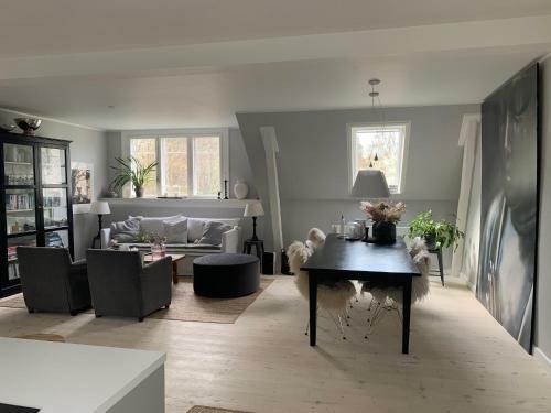 Renovated Villa With Private Garden