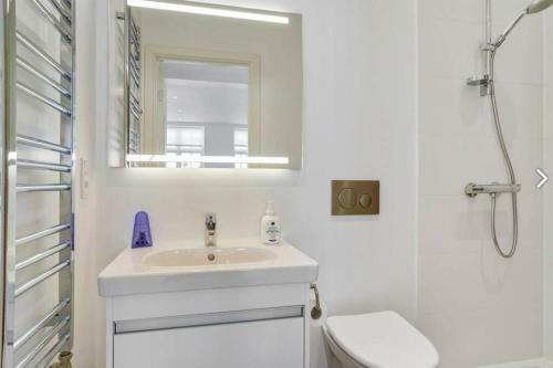 Apartamento 2 Centralt Beliggende Og Lyst Indrettet Lejlighed