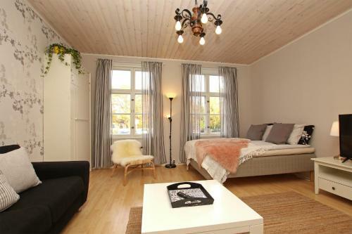 Idyllic Central Wooden House Apartment
